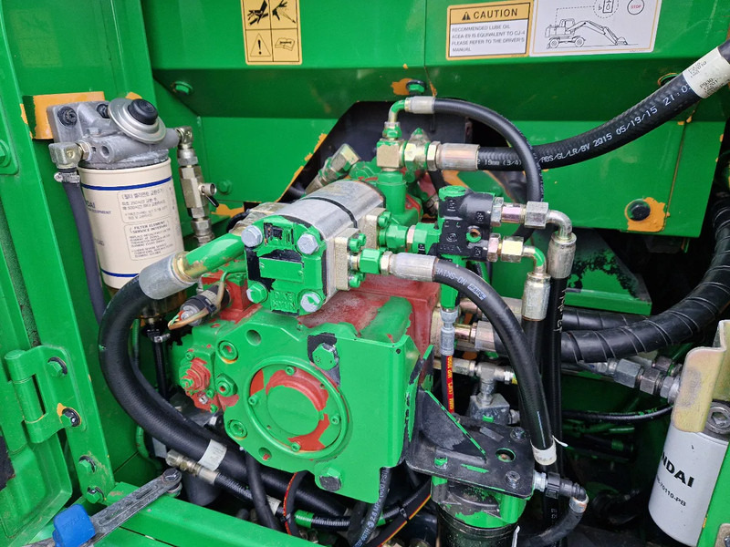 Hyundai Robex 160W-9A met 6-cilinder Cummins motor - Bager točkaš: slika 4 Hyundai Robex 160W-9A met 6-cilinder Cummins motor - Bager točkaš: slika 4