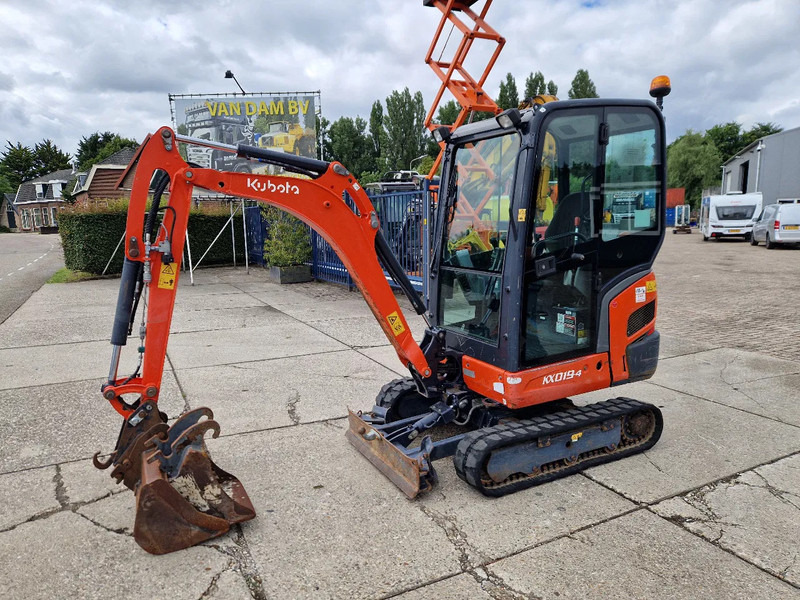 Kubota KX019-4 CW05 met 2 bakken - Mini bager: slika 1 Kubota KX019-4 CW05 met 2 bakken - Mini bager: slika 1