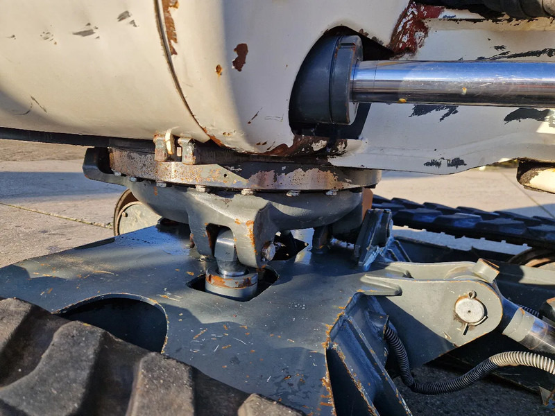 WACKER NEUSON 2404RD kan op een (berg)helling draaien - Mini bager: slika 3 WACKER NEUSON 2404RD kan op een (berg)helling draaien - Mini bager: slika 3