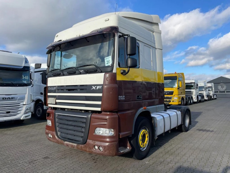 DAF XF 105.410 Spacecab Euro 5 - Tegljač: slika 1 DAF XF 105.410 Spacecab Euro 5 - Tegljač: slika 1