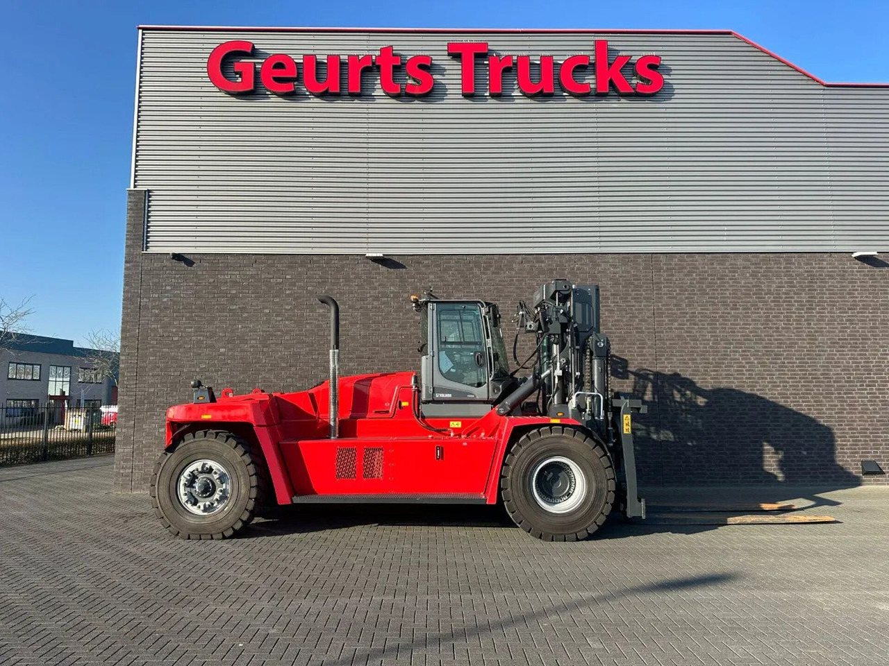 Kalmar DCG 330-12 VORKHEFTRUCK/ GABELSTAPLER/ FORKLIFT - Dizel viljuškar: slika 4 Kalmar DCG 330-12 VORKHEFTRUCK/ GABELSTAPLER/ FORKLIFT - Dizel viljuškar: slika 4