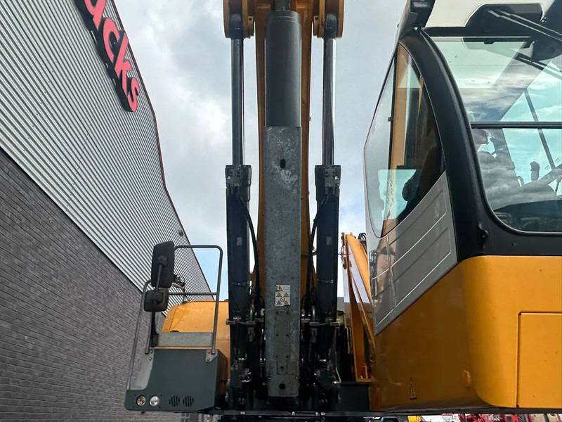 Bager za obradu otpada/ Industrije Liebherr LH 60 M LITRONIC INDUSTRY MATERIAL HANDLER/ UMSCHLAGBAGGER/ OVERSLAGKRAAN: slika 18 Bager za obradu otpada/ Industrije Liebherr LH 60 M LITRONIC INDUSTRY MATERIAL HANDLER/ UMSCHLAGBAGGER/ OVERSLAGKRAAN: slika 18