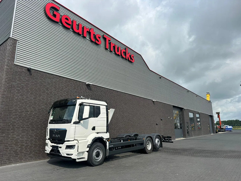MAN TGS 26.520 6X2H-4 BL CH HYDRO DRIVE CHASSIS CABINE (NIEUW) - Kamion sa golom šasijom i zatvorenom kabinom: slika 2 MAN TGS 26.520 6X2H-4 BL CH HYDRO DRIVE CHASSIS CABINE (NIEUW) - Kamion sa golom šasijom i zatvorenom kabinom: slika 2