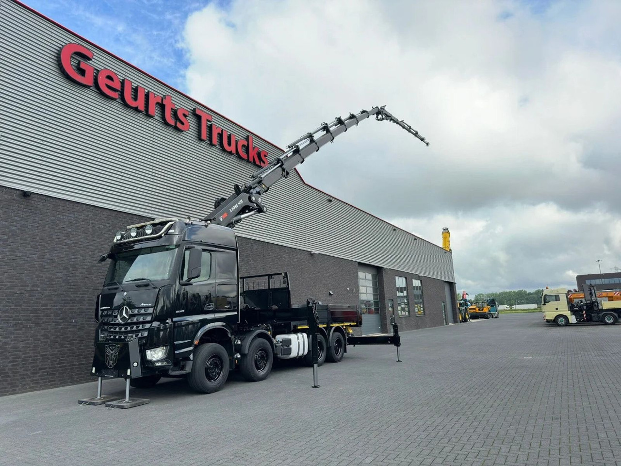 Mercedes-Benz Arocs 3251 8X4 + HIAB 1058 E-8 + JIB 150X-6 JDC - Kamion sa dizalicom: slika 2 Mercedes-Benz Arocs 3251 8X4 + HIAB 1058 E-8 + JIB 150X-6 JDC - Kamion sa dizalicom: slika 2
