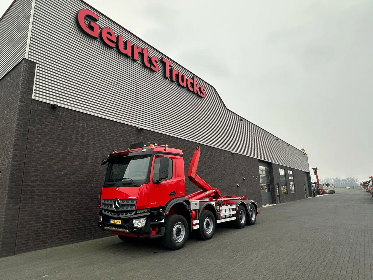 Mercedes-Benz Arocs 8X4 VDL S-30-6600 HAAKARMSYSTEEM/ABROLLKIP - Kamion sa hidrauličnom kukom: slika 2 Mercedes-Benz Arocs 8X4 VDL S-30-6600 HAAKARMSYSTEEM/ABROLLKIP - Kamion sa hidrauličnom kukom: slika 2
