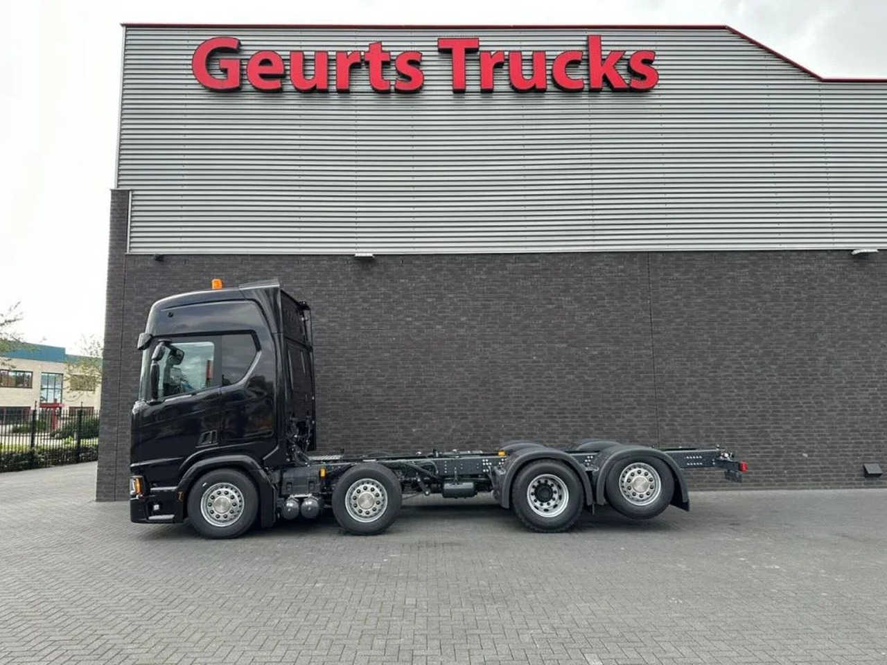 Scania R540 NGS 8X2 CHASSIS NIEUW/NEUE/NEW FULL OPTIONS - Kamion sa golom šasijom i zatvorenom kabinom: slika 1 Scania R540 NGS 8X2 CHASSIS NIEUW/NEUE/NEW FULL OPTIONS - Kamion sa golom šasijom i zatvorenom kabinom: slika 1