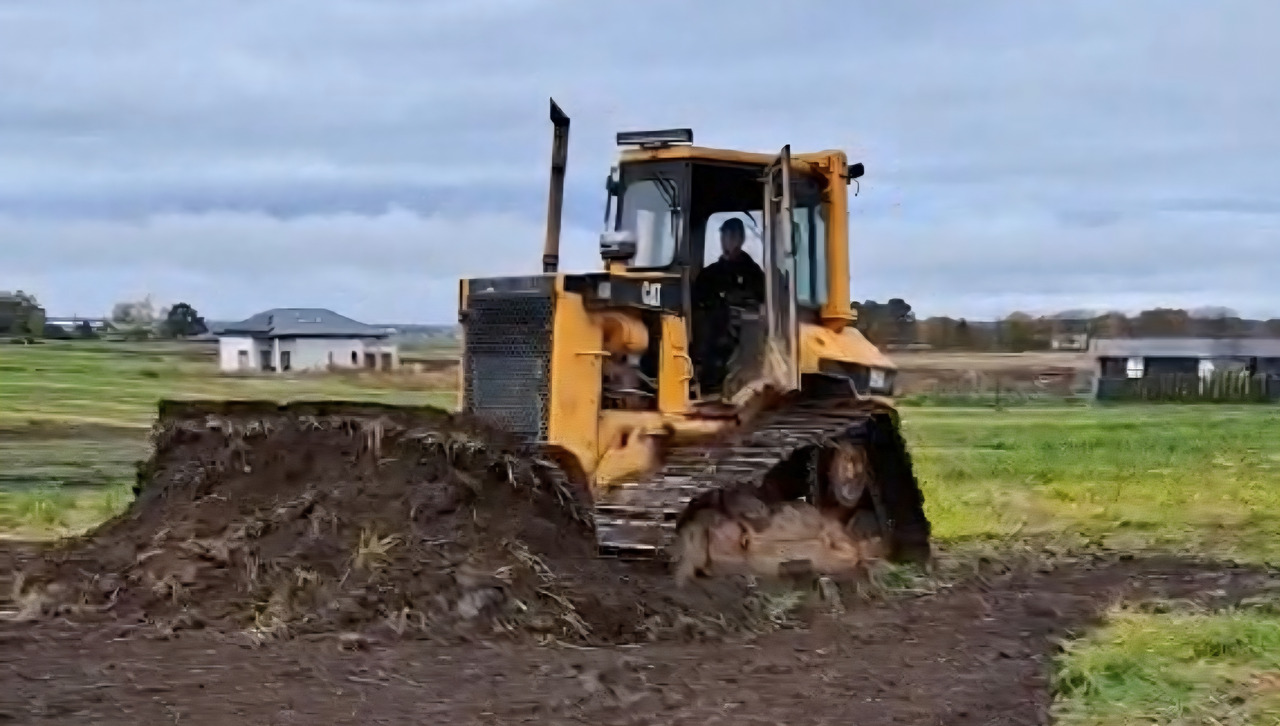 CATERPILLAR D5 M - Buldožer: slika 1 CATERPILLAR D5 M - Buldožer: slika 1