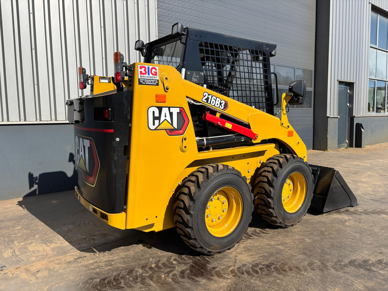 Caterpillar 216B3 - Utovarivač: slika 5 Caterpillar 216B3 - Utovarivač: slika 5