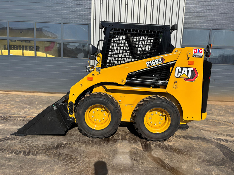 Caterpillar 216B3 - Utovarivač: slika 2 Caterpillar 216B3 - Utovarivač: slika 2