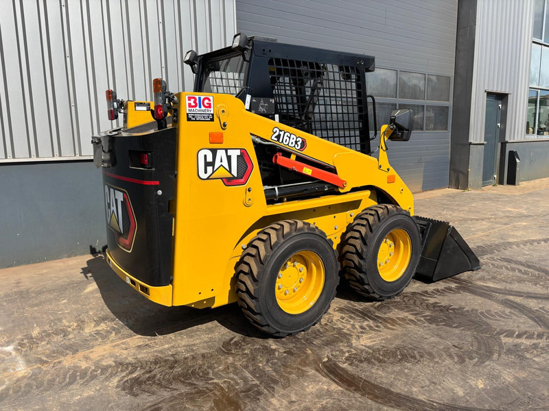 Caterpillar 216B3 - Utovarivač: slika 5 Caterpillar 216B3 - Utovarivač: slika 5