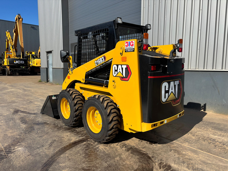 Caterpillar 216B3 - Utovarivač: slika 3 Caterpillar 216B3 - Utovarivač: slika 3
