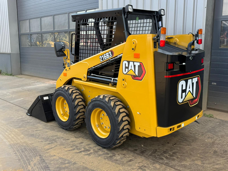 Caterpillar 216B3 - Utovarivač: slika 2 Caterpillar 216B3 - Utovarivač: slika 2