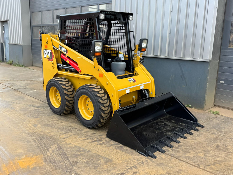 Caterpillar 216B3 - Utovarivač: slika 5 Caterpillar 216B3 - Utovarivač: slika 5
