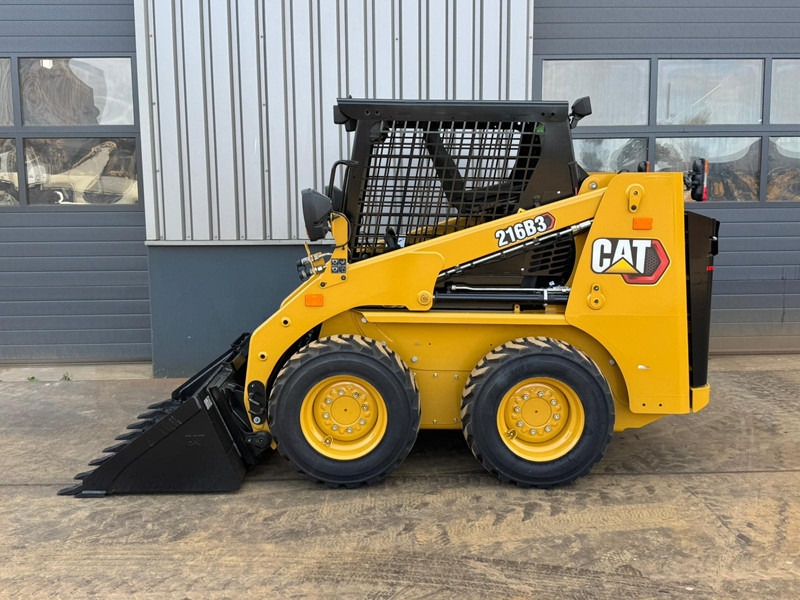Caterpillar 216B3 - Utovarivač: slika 1 Caterpillar 216B3 - Utovarivač: slika 1