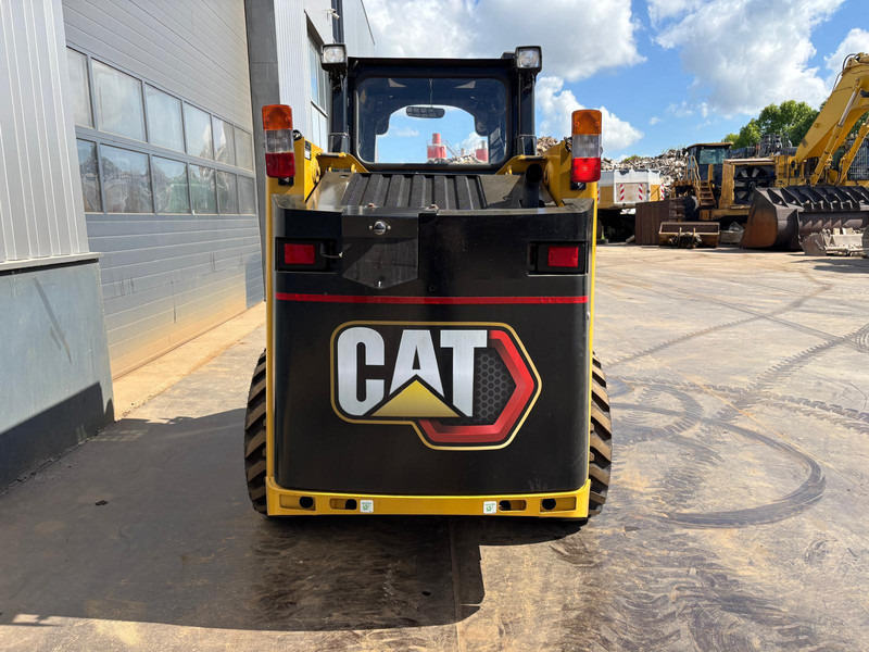 Caterpillar 216B3 - Utovarivač: slika 4 Caterpillar 216B3 - Utovarivač: slika 4