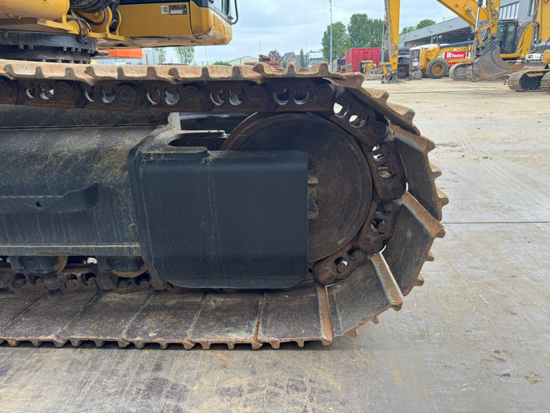 Bager guseničar Caterpillar 320GC: slika 16