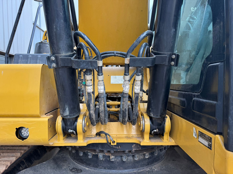 Bager guseničar Caterpillar 320GC: slika 15