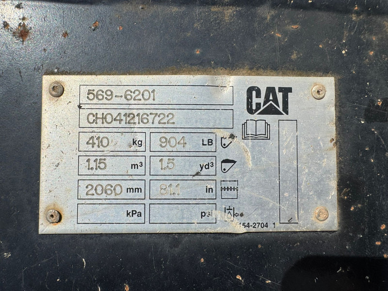 Utovarivač točkaš Caterpillar 908M: slika 17