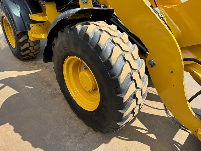 Utovarivač točkaš Caterpillar 908M: slika 18