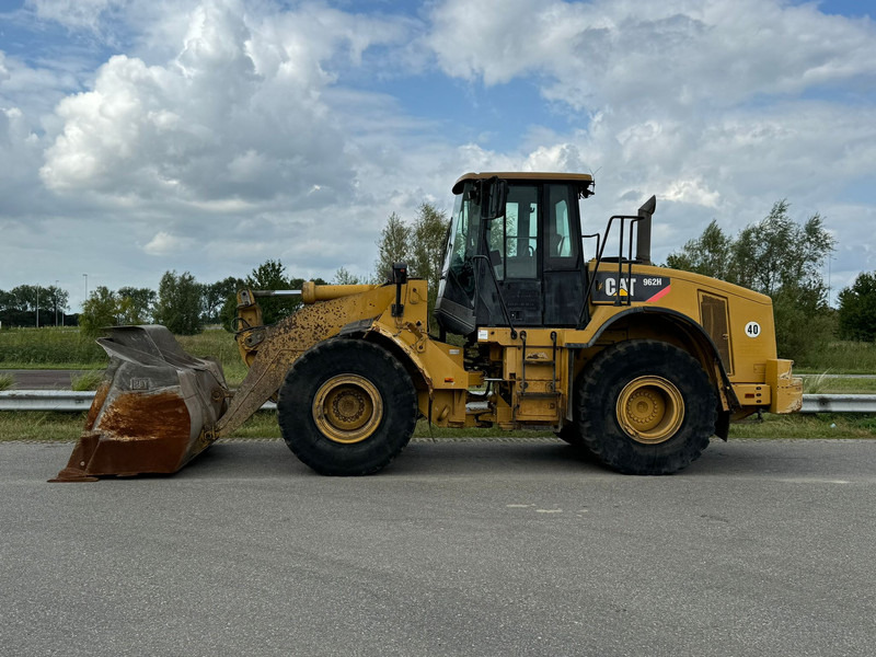 Utovarivač točkaš Caterpillar 962H: slika 1