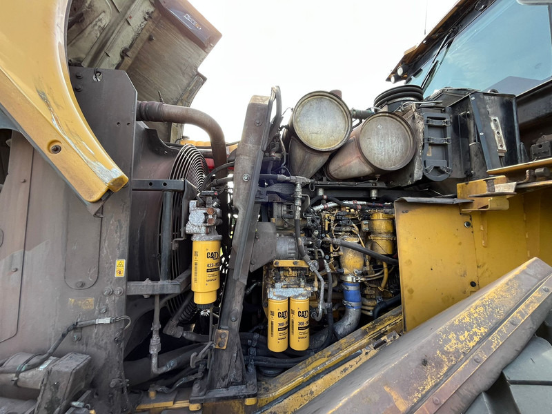 Utovarivač točkaš Caterpillar 972M: slika 20