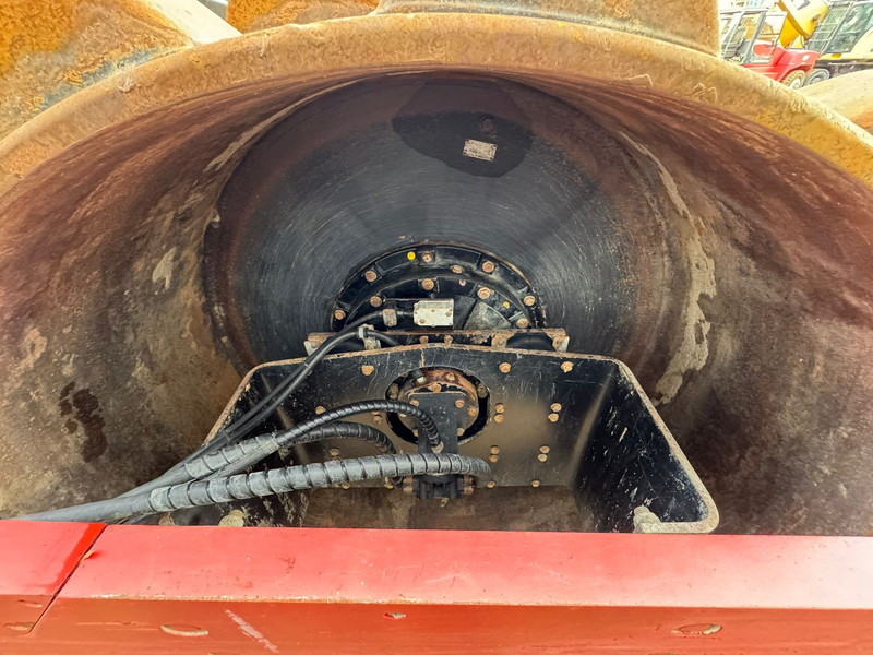 Valjak Dynapac CA302PD (13.6t): slika 13