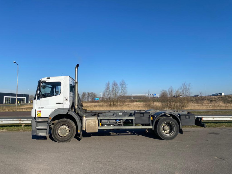 MERCEDESBENZ AXOR 1829 4x2 chassis cab - Kamion sa golom šasijom i zatvorenom kabinom: slika 3 MERCEDESBENZ AXOR 1829 4x2 chassis cab - Kamion sa golom šasijom i zatvorenom kabinom: slika 3