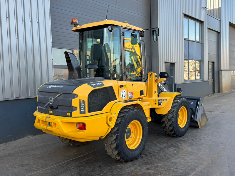 Volvo L30G - Utovarivač točkaš: slika 4 Volvo L30G - Utovarivač točkaš: slika 4