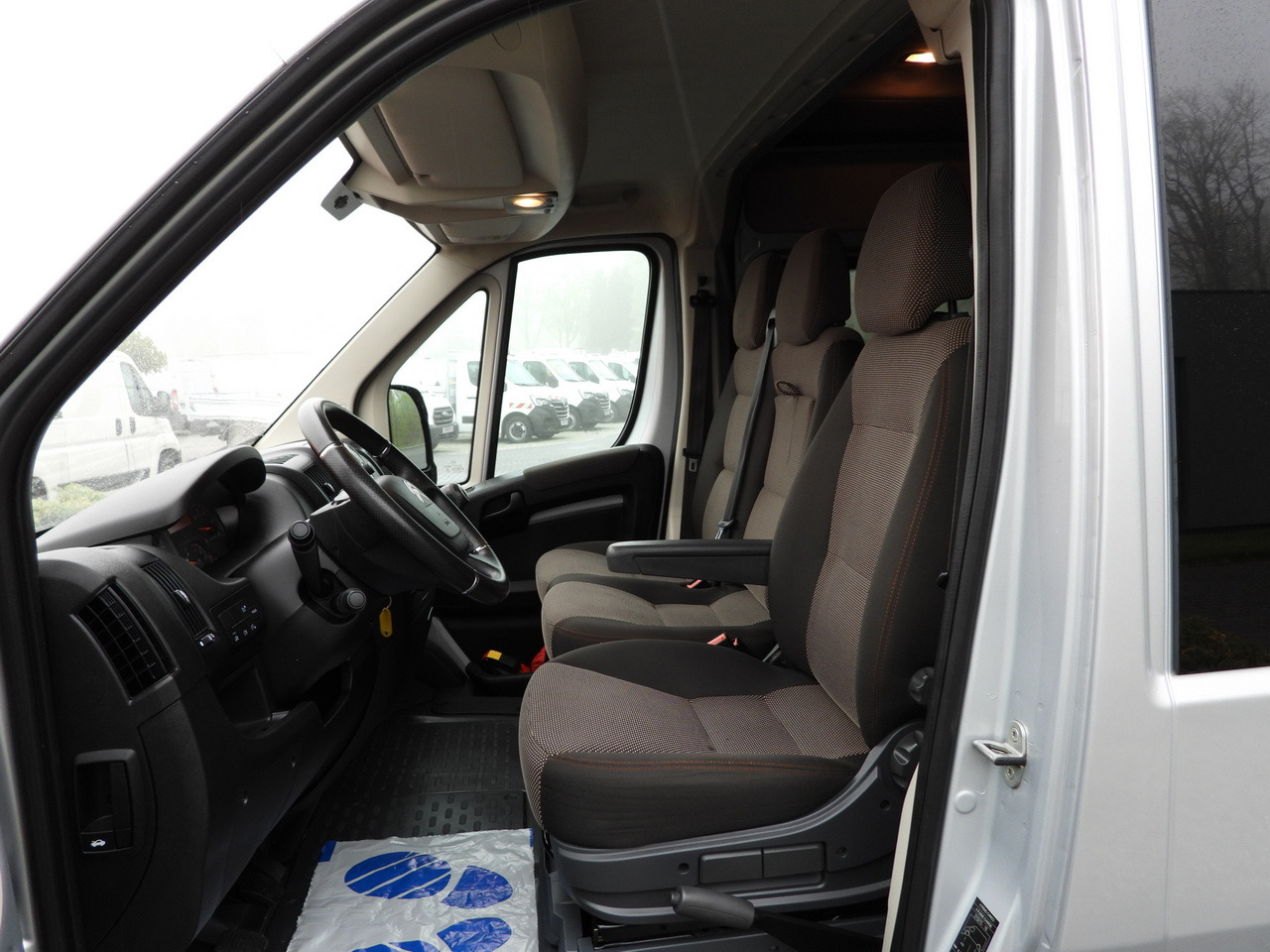 Furgon CITROEN JUMPER BOX DELIVERY VAN 7 SEATS CRUISE CONTROL LED LIGHTS AIR CONDITIONING 165HP: slika 23 Furgon CITROEN JUMPER BOX DELIVERY VAN 7 SEATS CRUISE CONTROL LED LIGHTS AIR CONDITIONING 165HP: slika 23