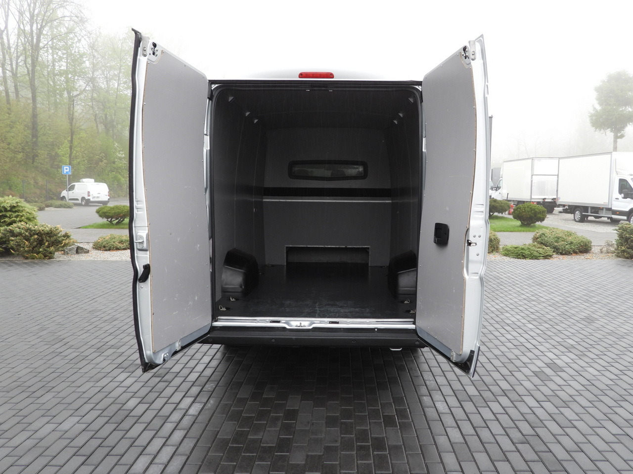 Furgon CITROEN JUMPER BOX DELIVERY VAN 7 SEATS CRUISE CONTROL LED LIGHTS AIR CONDITIONING 165HP: slika 12 Furgon CITROEN JUMPER BOX DELIVERY VAN 7 SEATS CRUISE CONTROL LED LIGHTS AIR CONDITIONING 165HP: slika 12