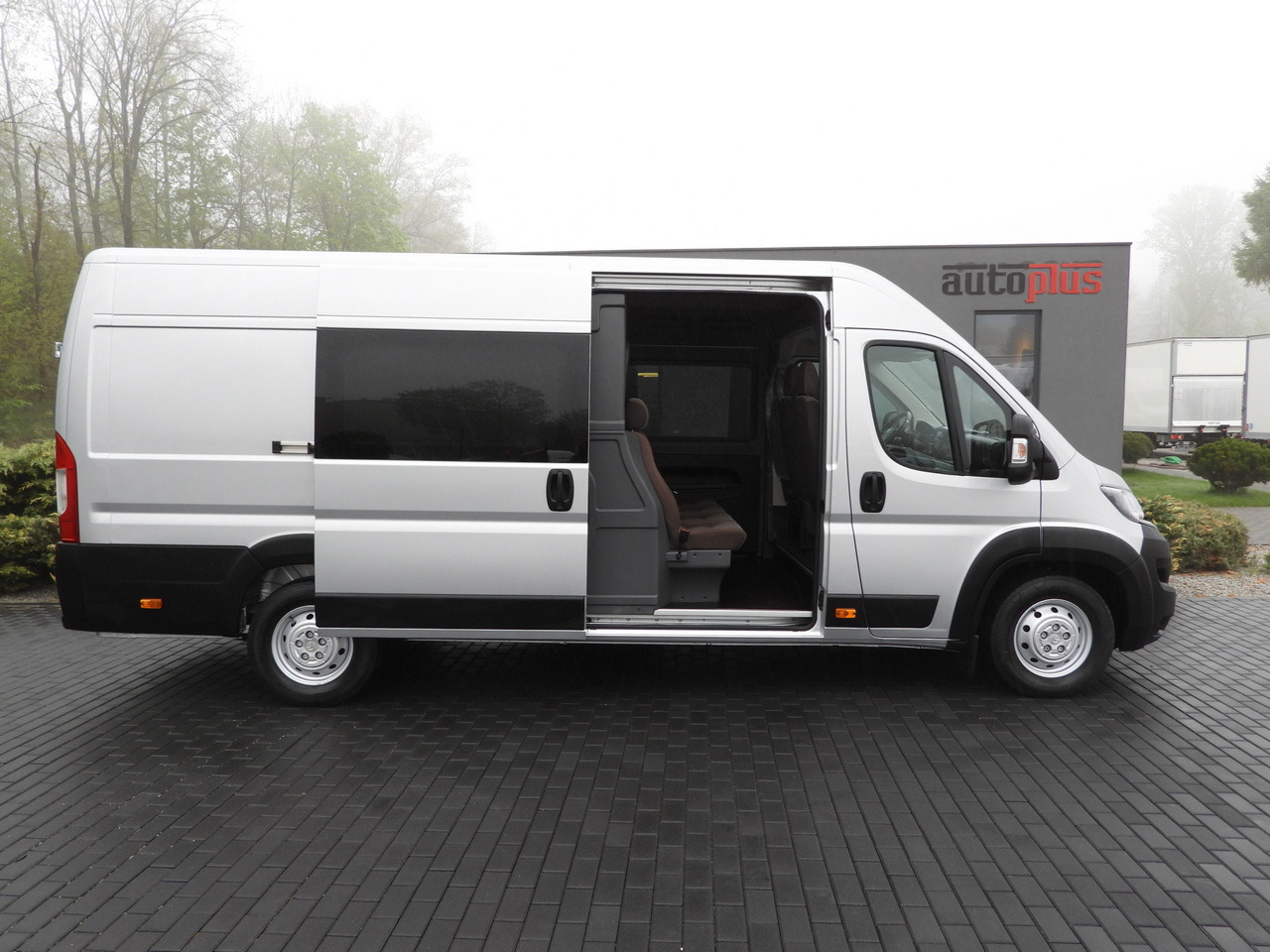 Furgon CITROEN JUMPER BOX DELIVERY VAN 7 SEATS CRUISE CONTROL LED LIGHTS AIR CONDITIONING 165HP: slika 8 Furgon CITROEN JUMPER BOX DELIVERY VAN 7 SEATS CRUISE CONTROL LED LIGHTS AIR CONDITIONING 165HP: slika 8