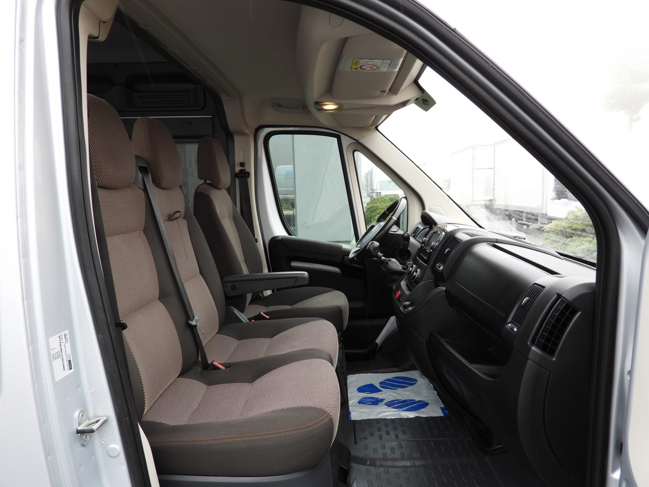 Furgon CITROEN JUMPER BOX DELIVERY VAN 7 SEATS CRUISE CONTROL LED LIGHTS AIR CONDITIONING 165HP: slika 35 Furgon CITROEN JUMPER BOX DELIVERY VAN 7 SEATS CRUISE CONTROL LED LIGHTS AIR CONDITIONING 165HP: slika 35