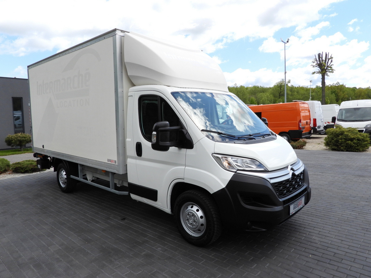 CITROEN JUMPER BOX LIFT 8 PALLETS CRUISE CONTROL NAVIGATION AIR CONDITIONING 165HP - Dostavno vozilo sa zatvorenim sandukom: slika 4 CITROEN JUMPER BOX LIFT 8 PALLETS CRUISE CONTROL NAVIGATION AIR CONDITIONING 165HP - Dostavno vozilo sa zatvorenim sandukom: slika 4