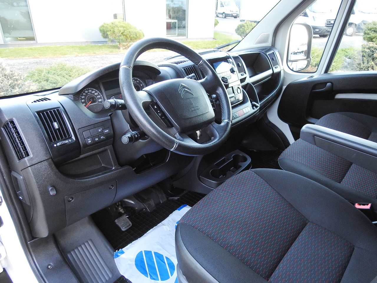 CITROEN JUMPER TARPAULIN 10 PALLETS CRUISE CONTROL AIR CONDITIONING LED LIGHTS PNEUMATICS 165HP - Dostavno vozilo sa ceradom: slika 2 CITROEN JUMPER TARPAULIN 10 PALLETS CRUISE CONTROL AIR CONDITIONING LED LIGHTS PNEUMATICS 165HP - Dostavno vozilo sa ceradom: slika 2