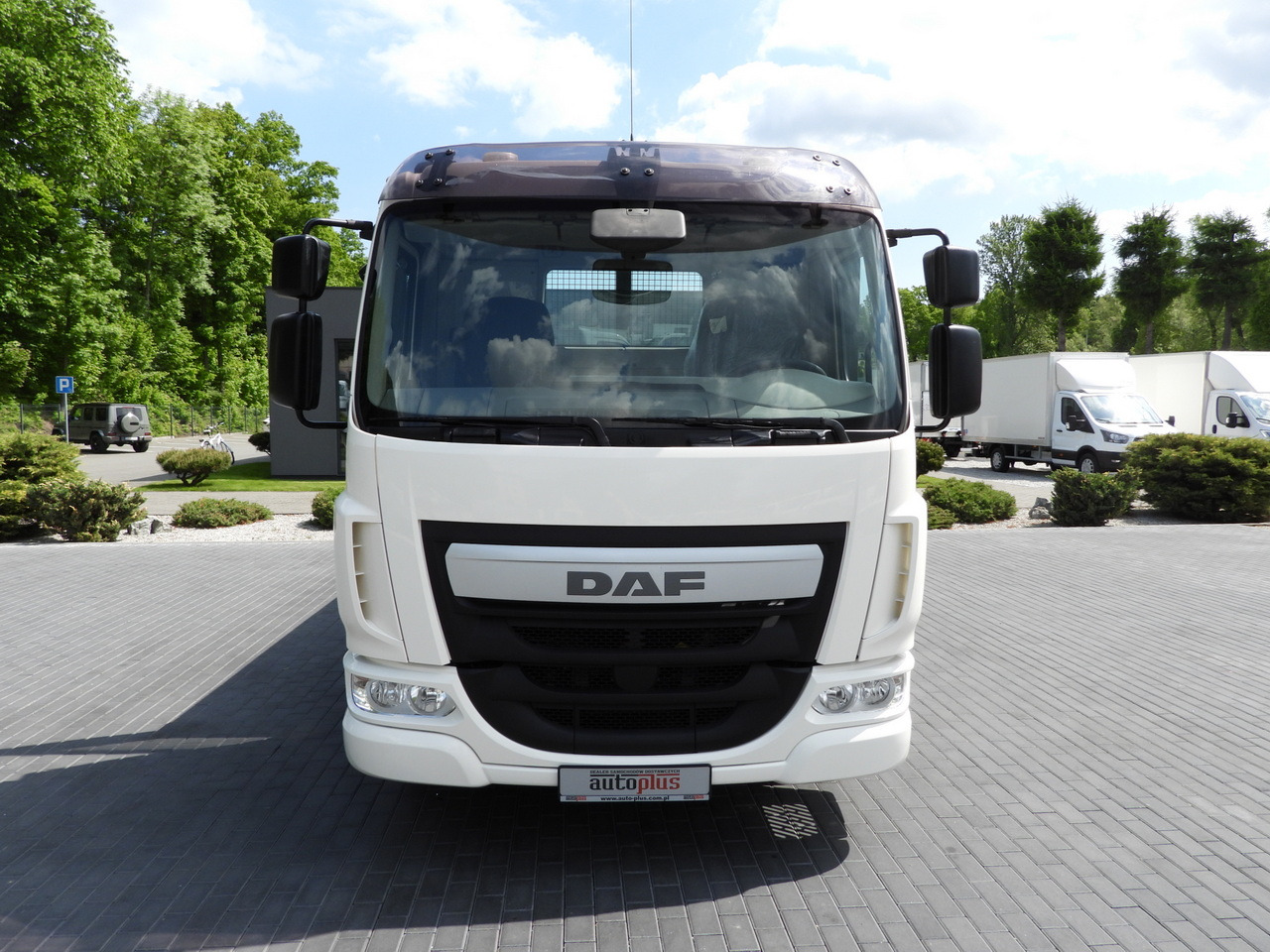 DAF LF 180 THREE-WAY TIPPER CRUISE CONTROL LED LIGHTS AUTOMATIC TRANSMISSION TWIN WHEELS AIR CONDITIONING 180HP - Dostavno vozilo kiper: slika 5 DAF LF 180 THREE-WAY TIPPER CRUISE CONTROL LED LIGHTS AUTOMATIC TRANSMISSION TWIN WHEELS AIR CONDITIONING 180HP - Dostavno vozilo kiper: slika 5