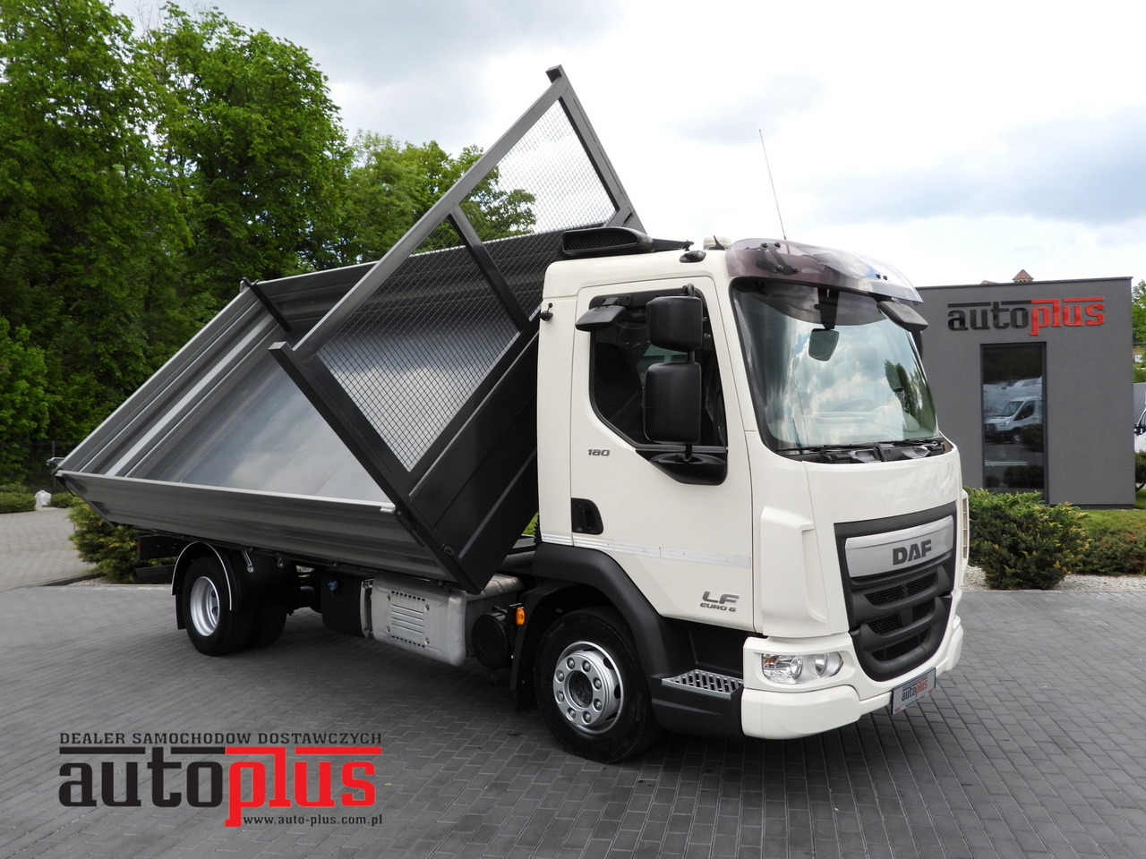 DAF LF 180 THREE-WAY TIPPER CRUISE CONTROL LED LIGHTS AUTOMATIC TRANSMISSION TWIN WHEELS AIR CONDITIONING 180HP - Istovarivač: slika 1 DAF LF 180 THREE-WAY TIPPER CRUISE CONTROL LED LIGHTS AUTOMATIC TRANSMISSION TWIN WHEELS AIR CONDITIONING 180HP - Istovarivač: slika 1
