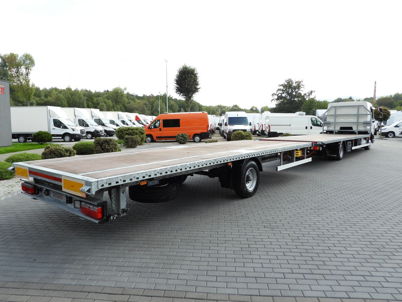 DAF LF 230 CONTAINER CARRIER PLATFORM + TRAILER WEBASTO CRUISE CONTROL LED LIGHTS PNEUMATICS AUTOMATIC TRANSMISSION TWIN WHEELS AIR CONDITIONING 230HP - Dostavno vozilo: slika 3 DAF LF 230 CONTAINER CARRIER PLATFORM + TRAILER WEBASTO CRUISE CONTROL LED LIGHTS PNEUMATICS AUTOMATIC TRANSMISSION TWIN WHEELS AIR CONDITIONING 230HP - Dostavno vozilo: slika 3