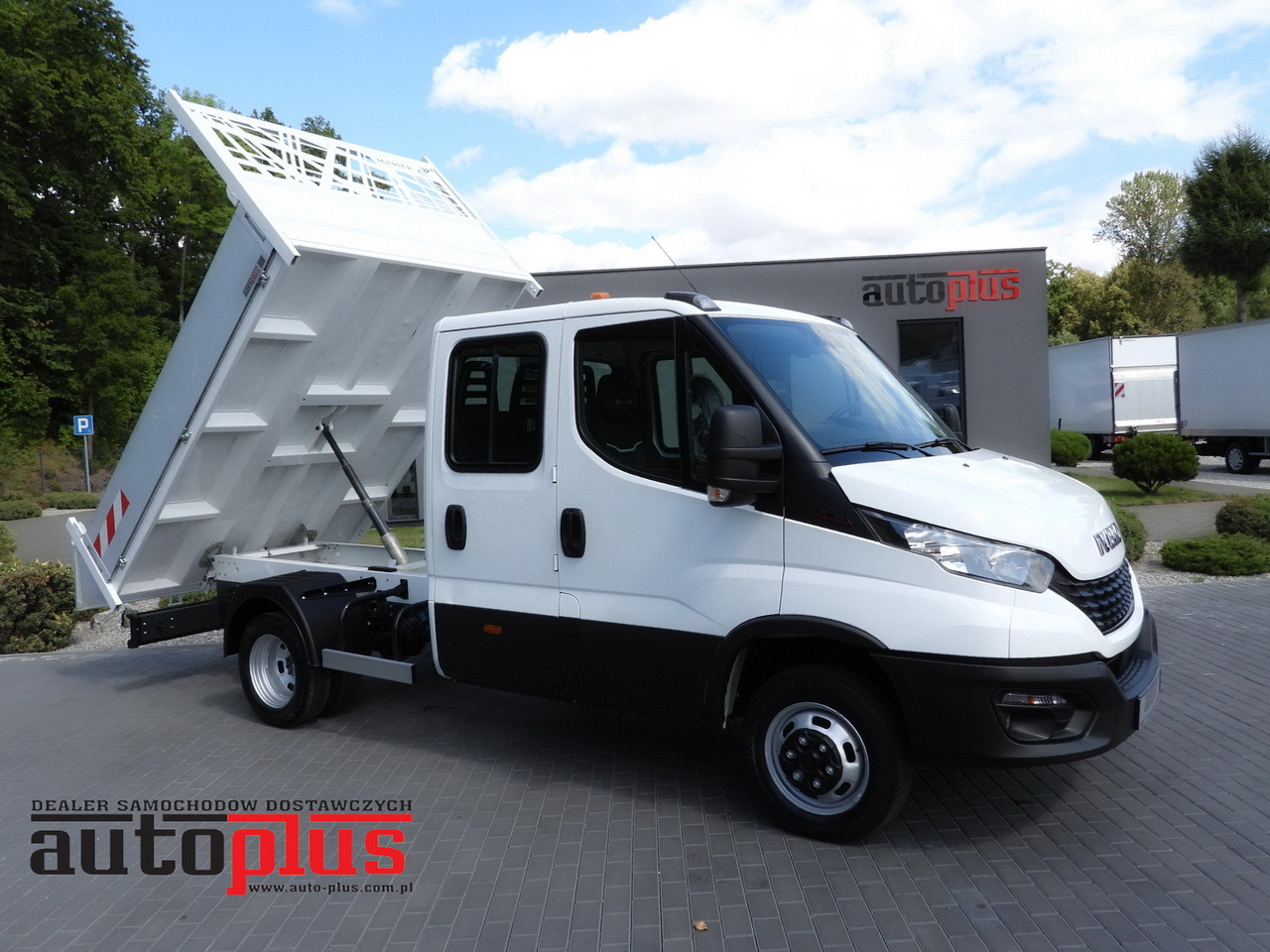 IVECO DAILY 35C16 TIPPER DOUBLE CABIN DOKA 6 SEATS CRUISE CONTROL NAVIGATION TWIN WHEELS AIR CONDITIONING 160HP - Dostavno vozilo: slika 1 IVECO DAILY 35C16 TIPPER DOUBLE CABIN DOKA 6 SEATS CRUISE CONTROL NAVIGATION TWIN WHEELS AIR CONDITIONING 160HP - Dostavno vozilo: slika 1