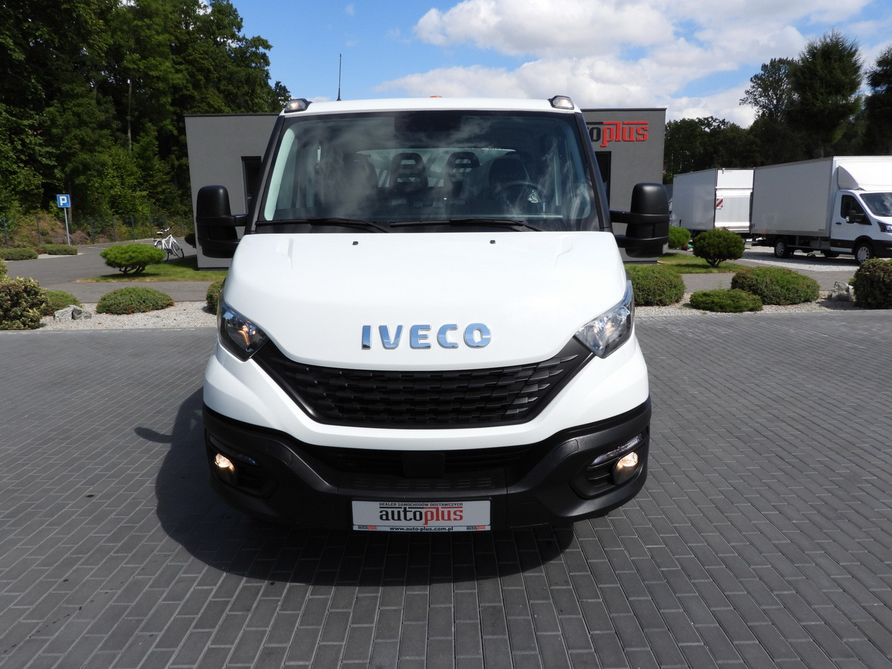 IVECO DAILY 35C16 TIPPER DOUBLE CABIN DOKA 6 SEATS CRUISE CONTROL NAVIGATION TWIN WHEELS AIR CONDITIONING 160HP - Dostavno vozilo: slika 5 IVECO DAILY 35C16 TIPPER DOUBLE CABIN DOKA 6 SEATS CRUISE CONTROL NAVIGATION TWIN WHEELS AIR CONDITIONING 160HP - Dostavno vozilo: slika 5