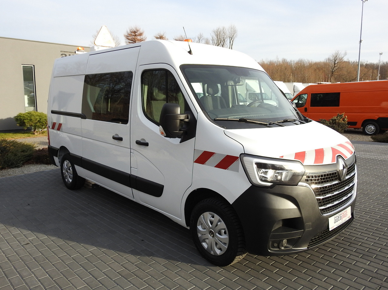 RENAULT MASTER BOX DELIVERY VAN 7 SEATS CRUISE CONTROL AIR CONDITIONING LED LIGHTS 135HP - Dostavno vozilo: slika 4 RENAULT MASTER BOX DELIVERY VAN 7 SEATS CRUISE CONTROL AIR CONDITIONING LED LIGHTS 135HP - Dostavno vozilo: slika 4