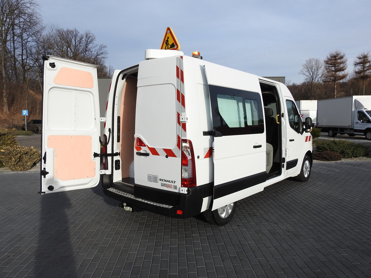 RENAULT MASTER BOX DELIVERY VAN 7 SEATS CRUISE CONTROL AIR CONDITIONING LED LIGHTS 135HP - Dostavno vozilo: slika 3 RENAULT MASTER BOX DELIVERY VAN 7 SEATS CRUISE CONTROL AIR CONDITIONING LED LIGHTS 135HP - Dostavno vozilo: slika 3