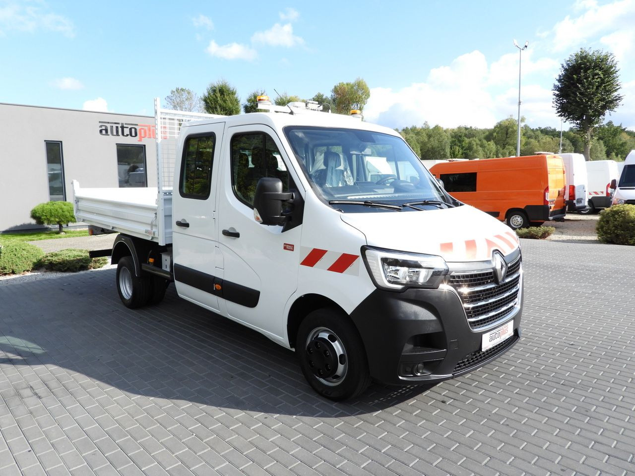 RENAULT MASTER TIPPER DOUBLE CABIN DOKA 6 SEATS CRUISE CONTROL LED LIGHTS TWIN WHEELS AIR CONDITIONING 165HP - Dostavno vozilo: slika 4 RENAULT MASTER TIPPER DOUBLE CABIN DOKA 6 SEATS CRUISE CONTROL LED LIGHTS TWIN WHEELS AIR CONDITIONING 165HP - Dostavno vozilo: slika 4