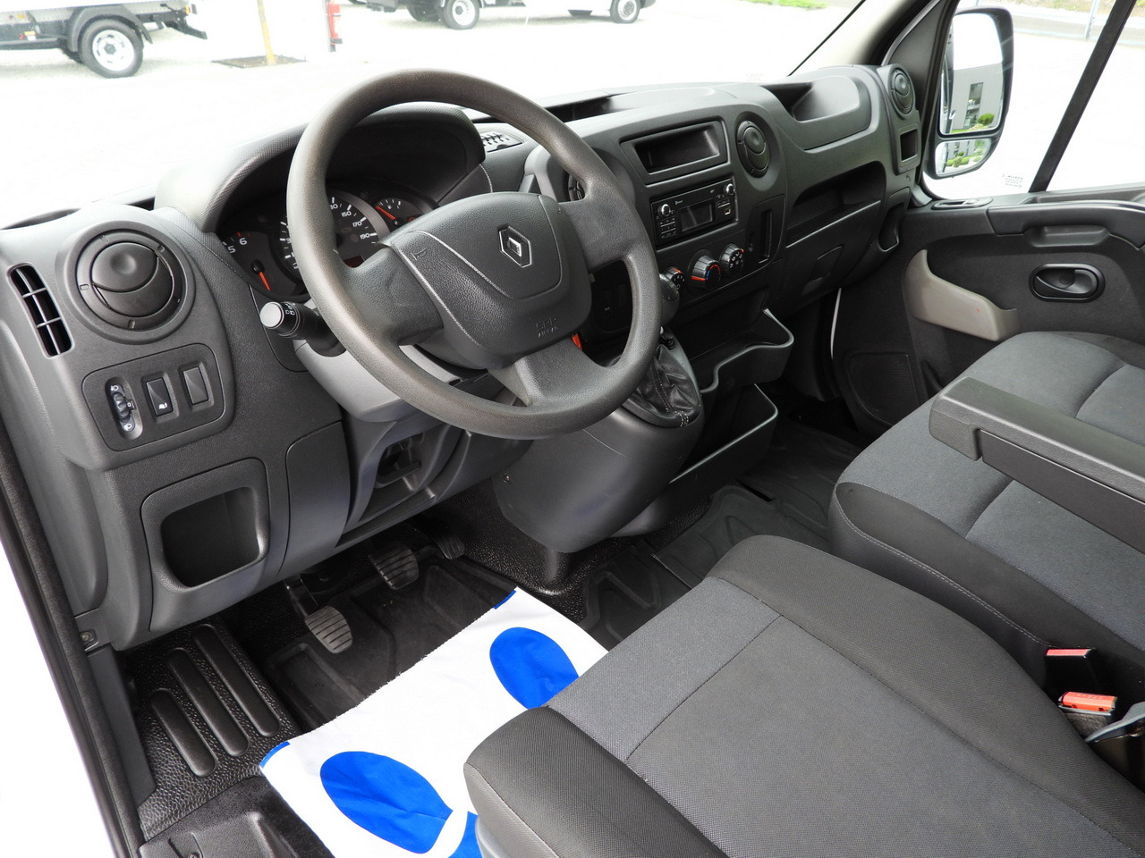 RENAULT MASTER TIPPER DOUBLE CABIN DOKA 7 SEATS 110HP - Dostavno vozilo: slika 2 RENAULT MASTER TIPPER DOUBLE CABIN DOKA 7 SEATS 110HP - Dostavno vozilo: slika 2