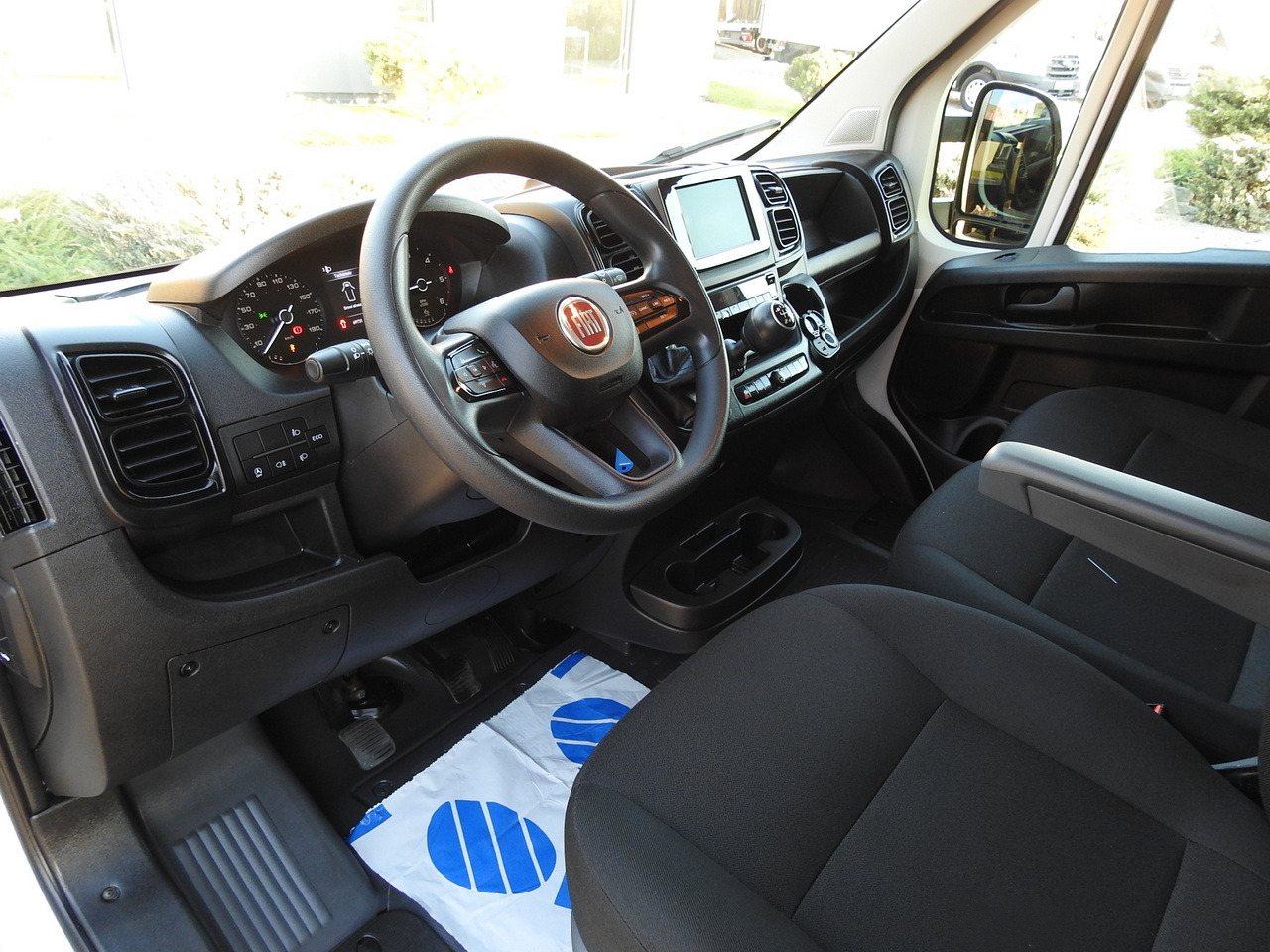 FIAT DUCATO BOX LIFT 8 PALLETS CRUISE CONTROL AIR CONDITIONING 180HP - Dostavno vozilo sa zatvorenim sandukom: slika 2 FIAT DUCATO BOX LIFT 8 PALLETS CRUISE CONTROL AIR CONDITIONING 180HP - Dostavno vozilo sa zatvorenim sandukom: slika 2