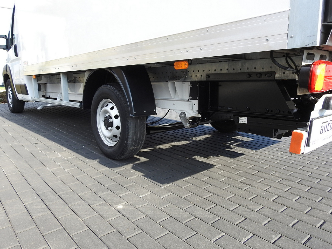 Dostavno vozilo sa zatvorenim sandukom FIAT DUCATO  BOX LIFT 8 PALLETS CRUISE CONTROL NAVIGATION LED LIGHTS AIR CONDITIONING  130HP: slika 15