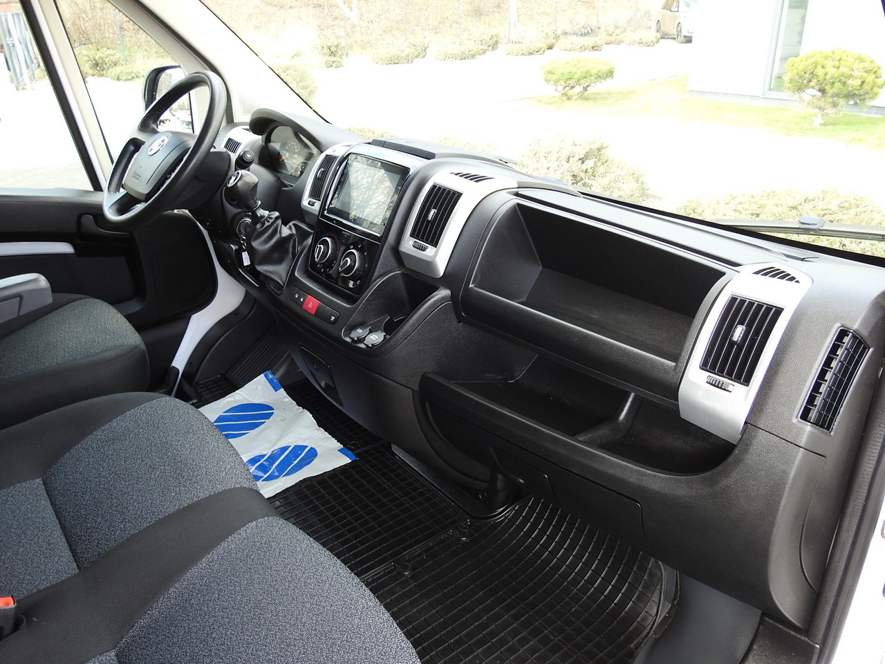 Dostavno vozilo sa zatvorenim sandukom FIAT DUCATO  BOX LIFT 8 PALLETS CRUISE CONTROL NAVIGATION LED LIGHTS AIR CONDITIONING  130HP: slika 37