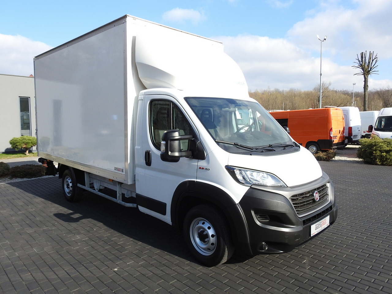 FIAT DUCATO BOX LIFT 8 PALLETS CRUISE CONTROL NAVIGATION LED LIGHTS AIR CONDITIONING 130HP - Dostavno vozilo sa zatvorenim sandukom: slika 4 FIAT DUCATO BOX LIFT 8 PALLETS CRUISE CONTROL NAVIGATION LED LIGHTS AIR CONDITIONING 130HP - Dostavno vozilo sa zatvorenim sandukom: slika 4