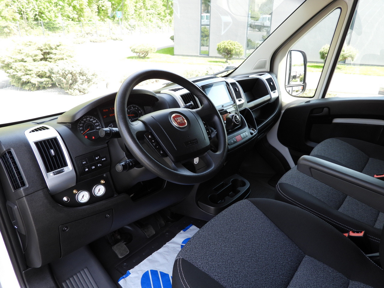 FIAT DUCATO TARPAULIN 10 PALLETS WEBASTO CRUISE CONTROL AIR CONDITIONING LED LIGHTS PNEUMATICS 160HP - Dostavno vozilo sa ceradom: slika 2 FIAT DUCATO TARPAULIN 10 PALLETS WEBASTO CRUISE CONTROL AIR CONDITIONING LED LIGHTS PNEUMATICS 160HP - Dostavno vozilo sa ceradom: slika 2