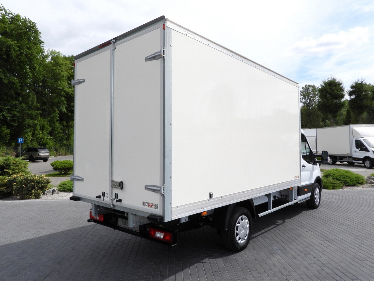 FORD TRANSIT BOX 8 PALLETS CRUISE CONTROL AIR CONDITIONING 130HP - Dostavno vozilo sa zatvorenim sandukom: slika 3 FORD TRANSIT BOX 8 PALLETS CRUISE CONTROL AIR CONDITIONING 130HP - Dostavno vozilo sa zatvorenim sandukom: slika 3