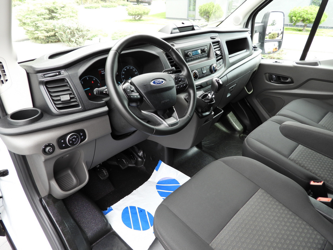 FORD TRANSIT BOX 8 PALLETS CRUISE CONTROL AIR CONDITIONING 130HP - Dostavno vozilo sa zatvorenim sandukom: slika 2 FORD TRANSIT BOX 8 PALLETS CRUISE CONTROL AIR CONDITIONING 130HP - Dostavno vozilo sa zatvorenim sandukom: slika 2